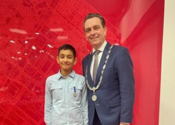 Jeugdlintje voor Steff: jonge kinderburgemeester krijgt eervolle waardering