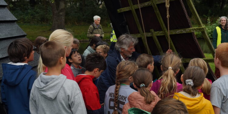 Zeldzaam kijkje in de Oudenhofmolen tijdens Nationale Molendag