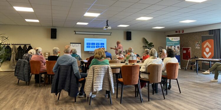 Senioren in Oegstgeest leren digitale boeven te slim af te zijn