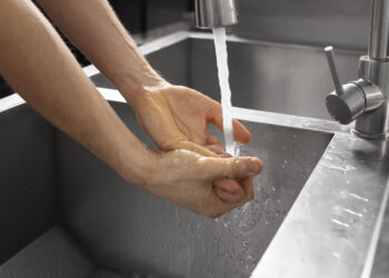 Delftse uitvinding bespaart miljard liter water in de horeca