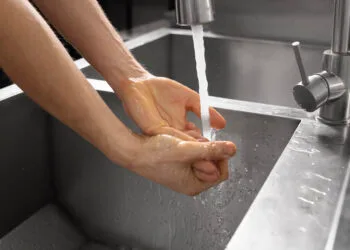 Delftse uitvinding bespaart miljard liter water in de horeca